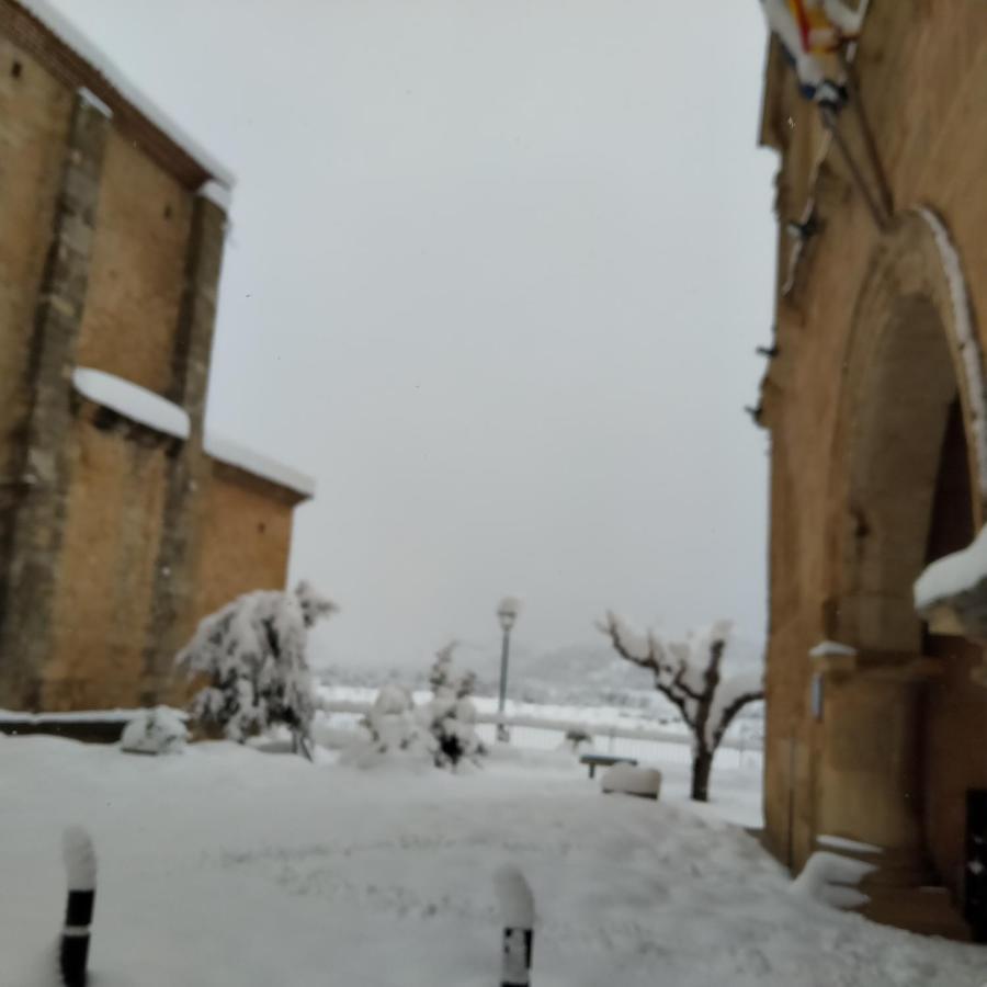 Les Valletes Arnés エクステリア 写真